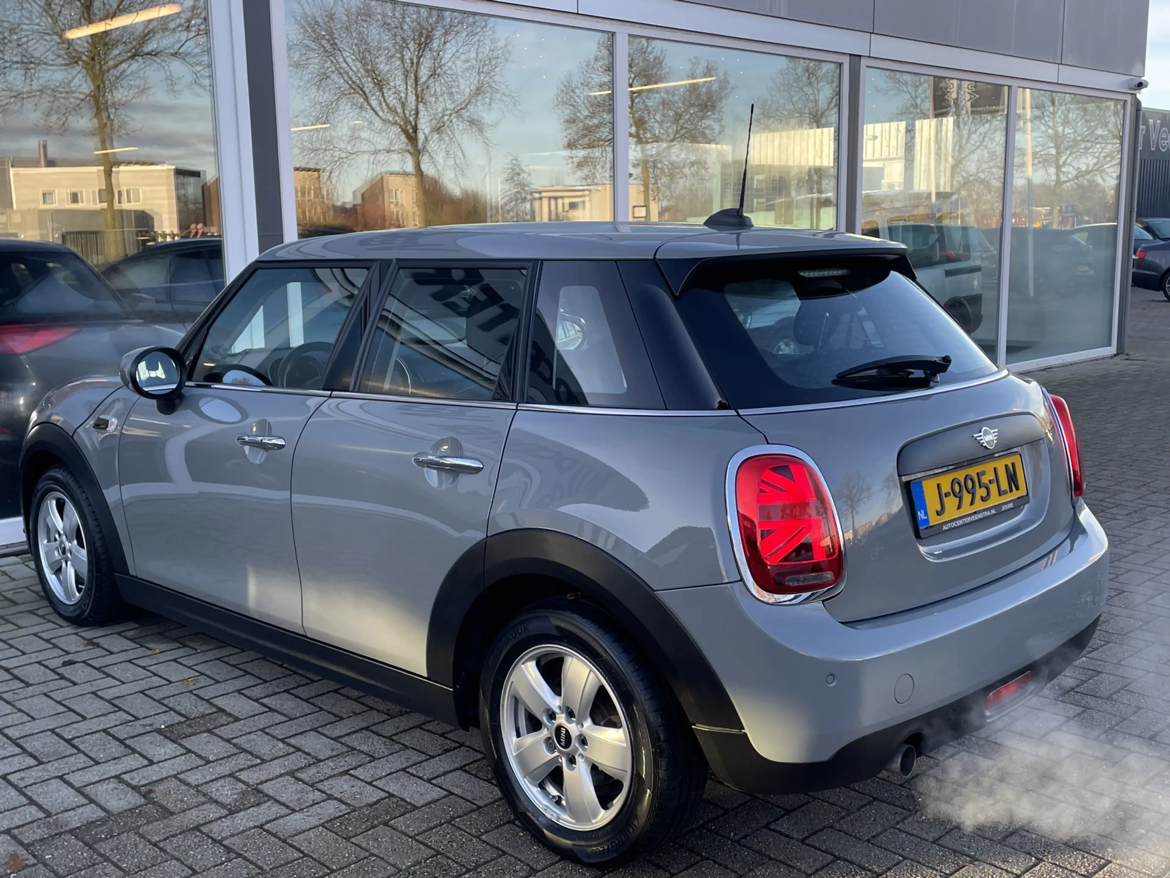 MINI One Mini 1.5 Chili Harman Kardon / PDC Achter / Navi / — photo 23