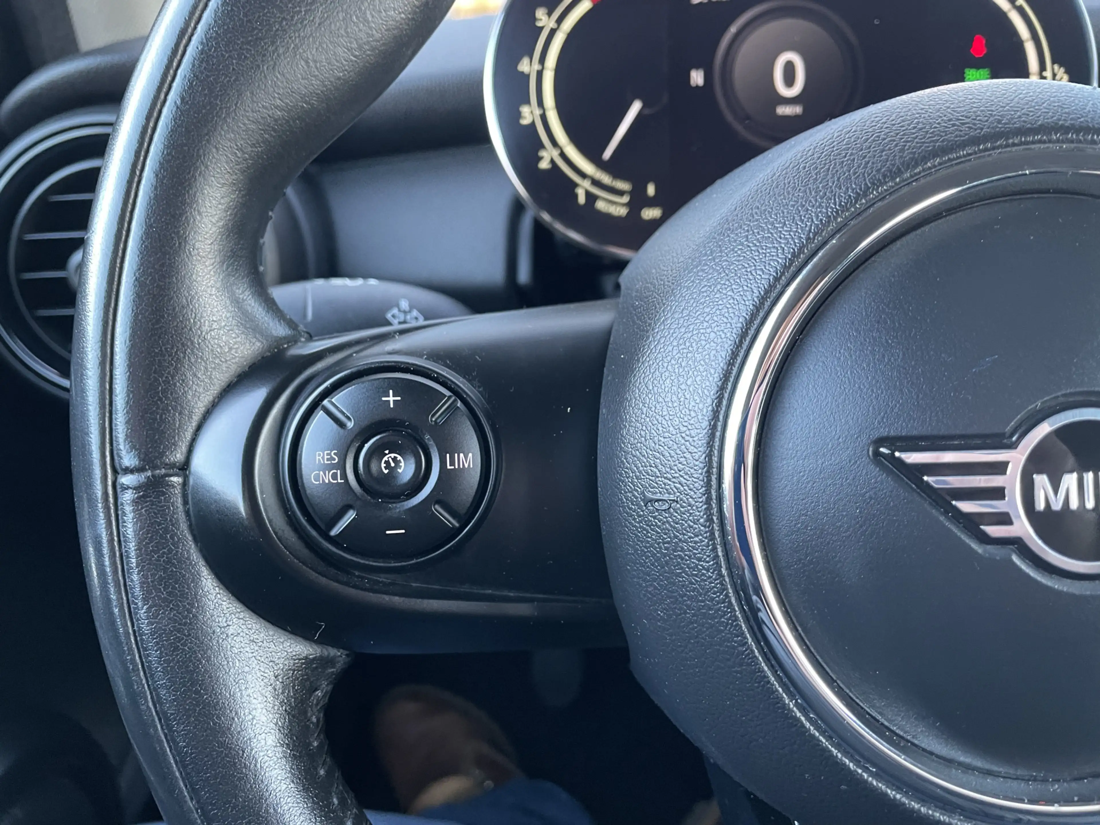 MINI One Mini 1.5 Chili Harman Kardon / PDC Achter / Navi / — photo 12