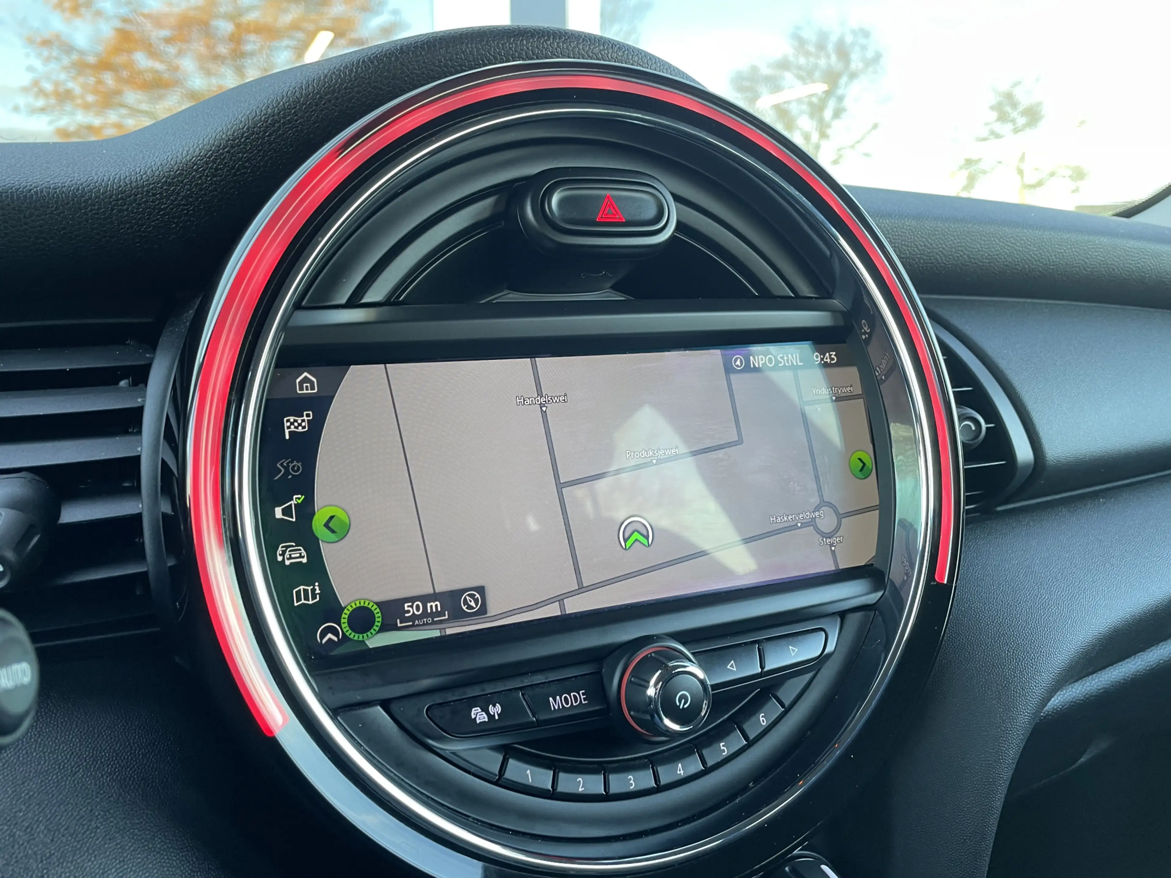 MINI One Mini 1.5 Chili Harman Kardon / PDC Achter / Navi / — photo 24