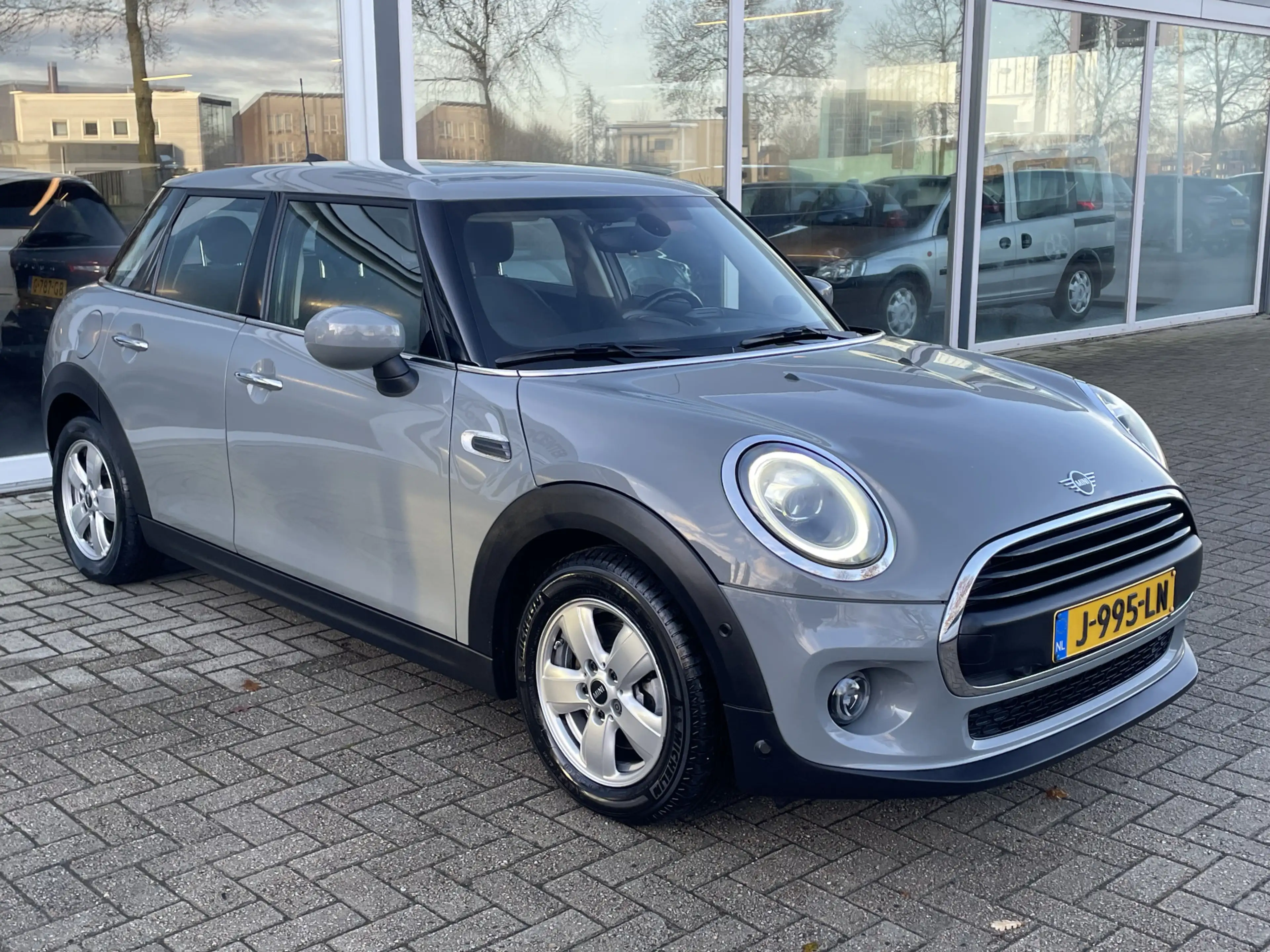 MINI One Mini 1.5 Chili Harman Kardon / PDC Achter / Navi / — photo 7