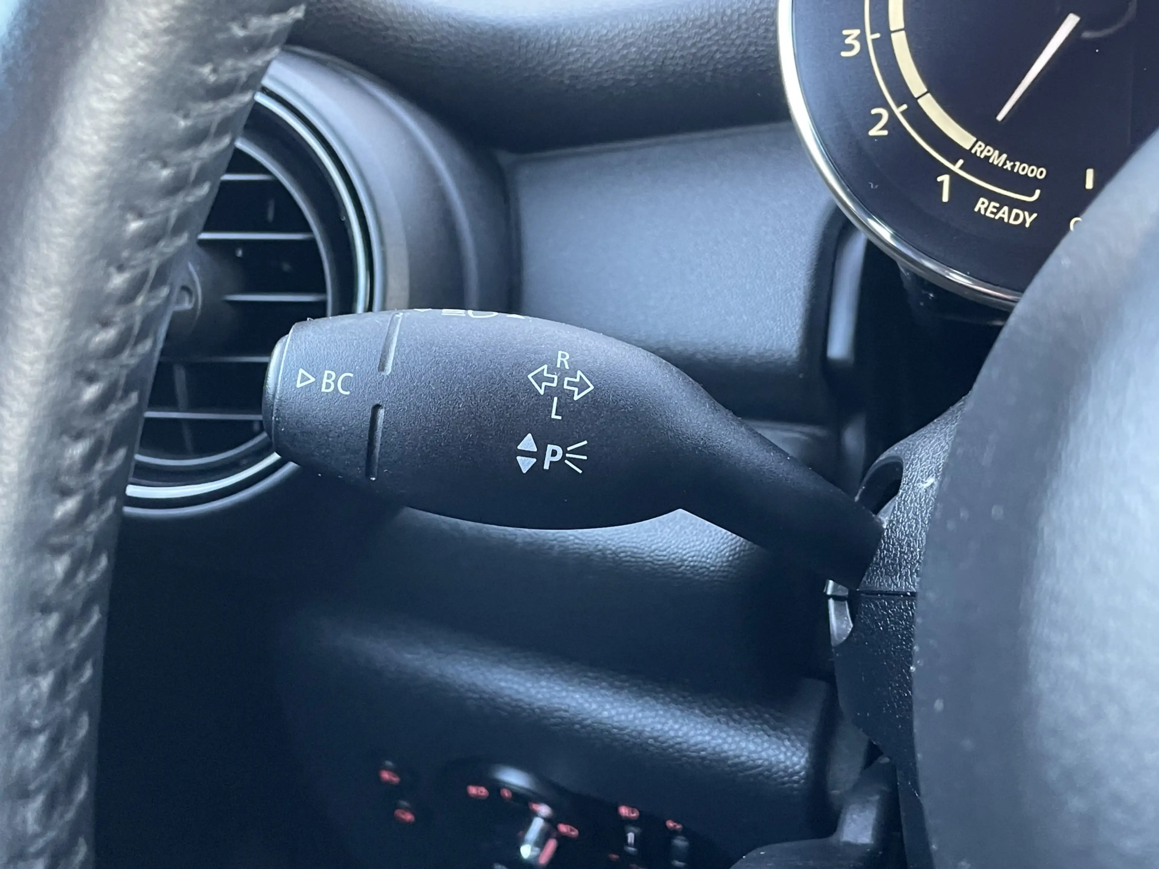 MINI One Mini 1.5 Chili Harman Kardon / PDC Achter / Navi / — photo 18