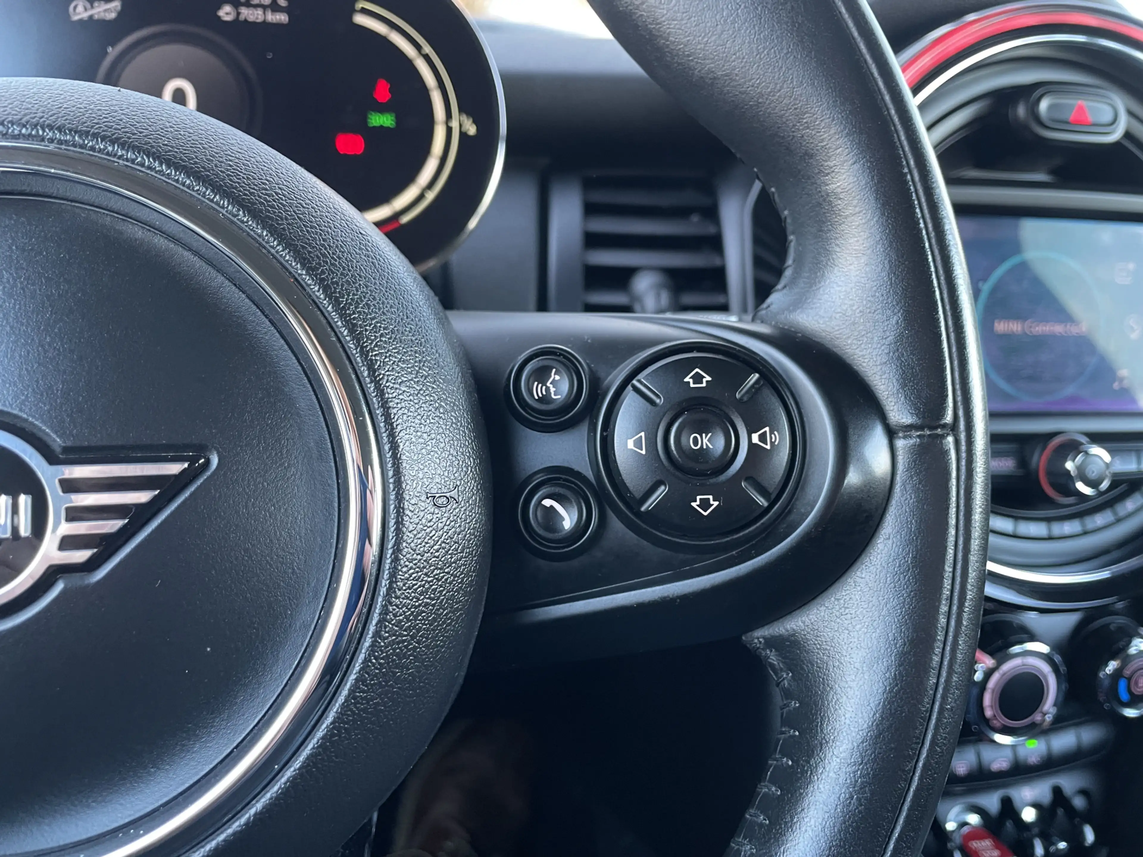 MINI One Mini 1.5 Chili Harman Kardon / PDC Achter / Navi / — photo 14
