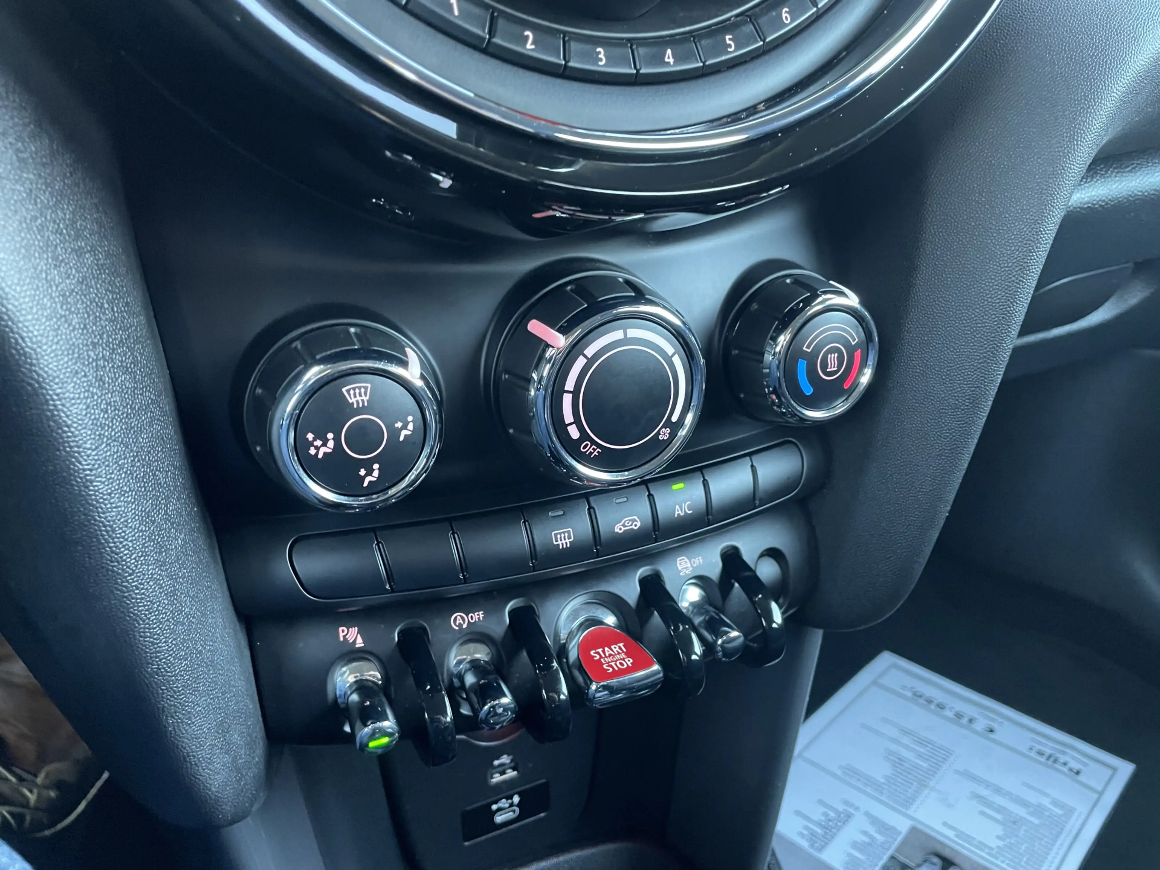 MINI One Mini 1.5 Chili Harman Kardon / PDC Achter / Navi / — photo 29