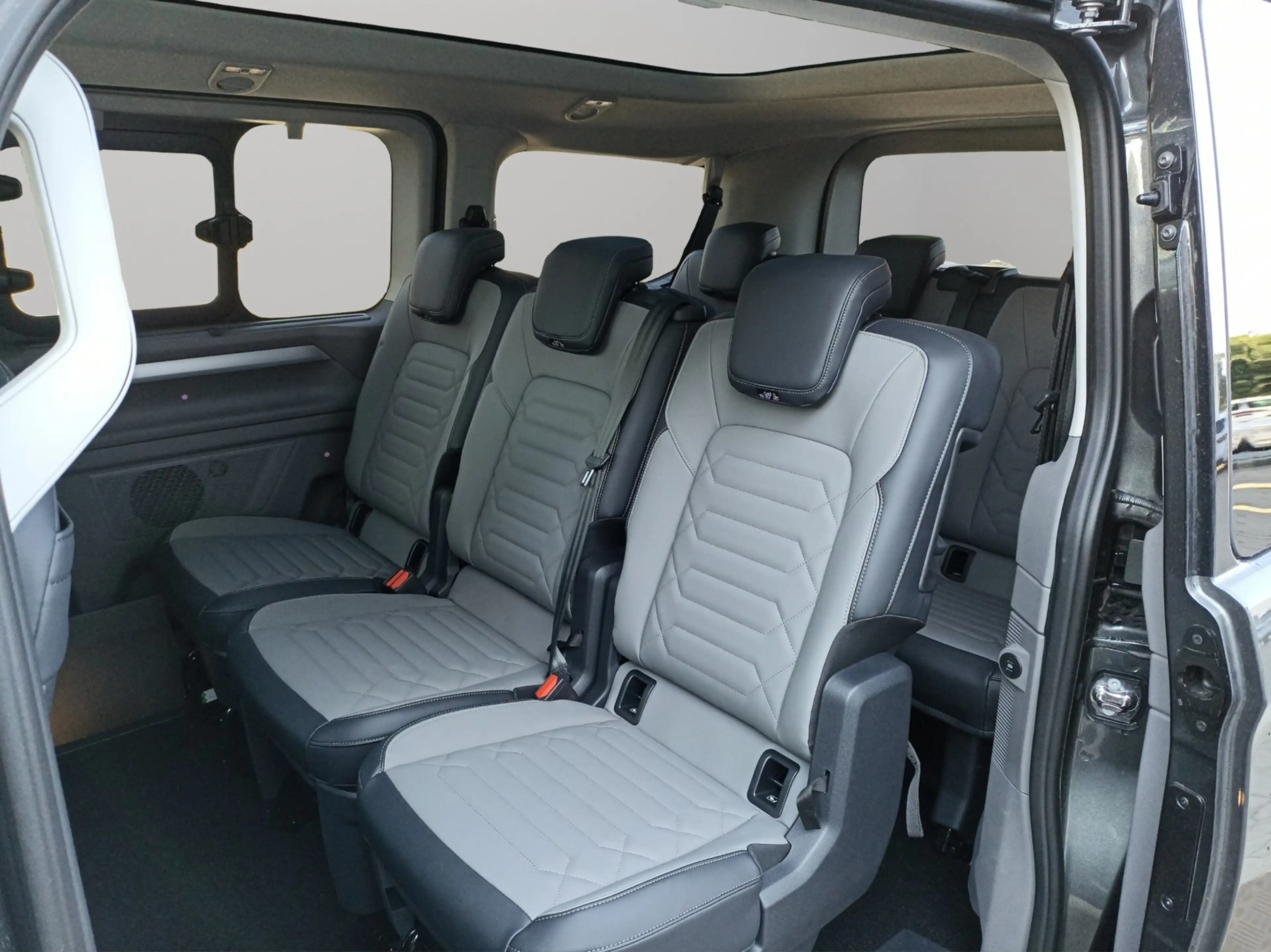 Volkswagen T7 Caravelle -E Style 160 kW BEV 1-Gang Radst. 3100 mm — photo 13