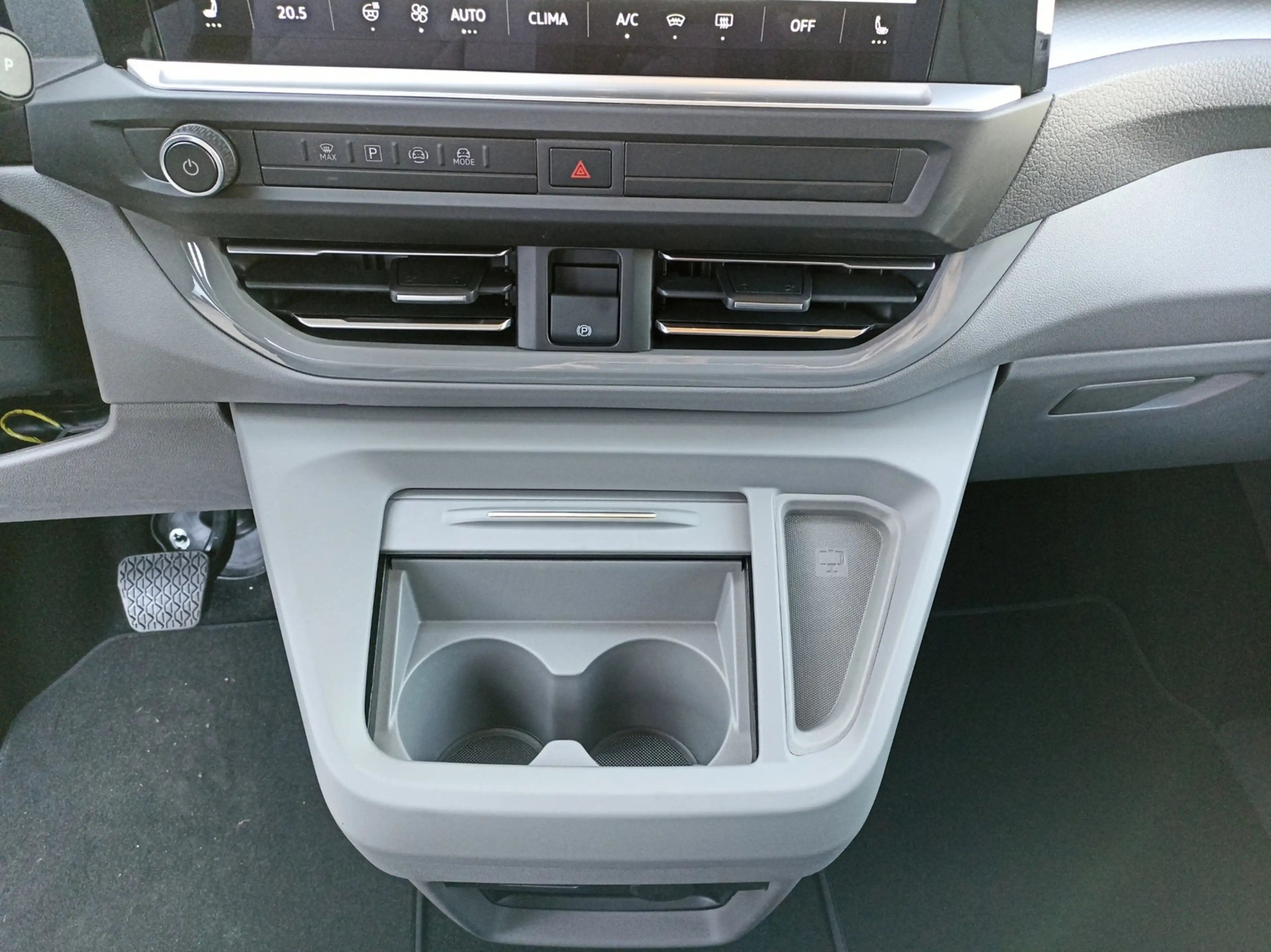 Volkswagen T7 Caravelle -E Style 160 kW BEV 1-Gang Radst. 3100 mm — photo 15