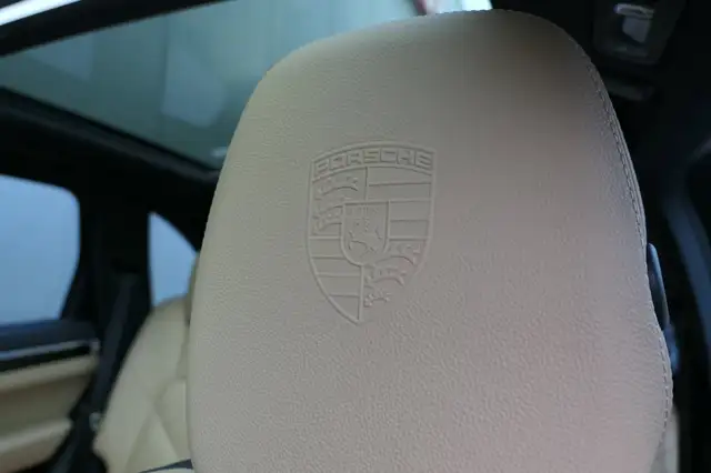 Porsche Cayenne view 11