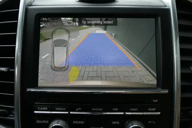 Porsche Cayenne view 15
