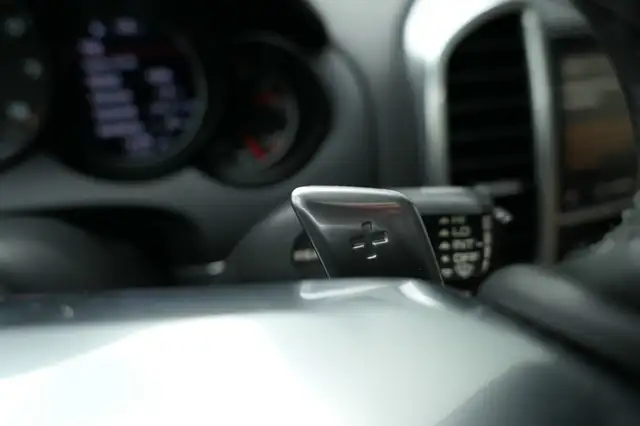 Porsche Cayenne view 13