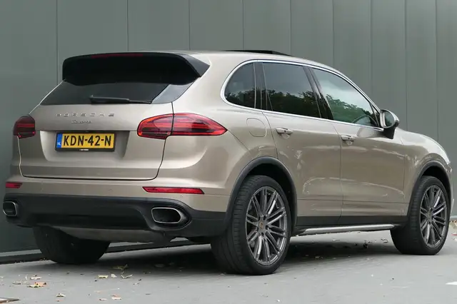 Porsche Cayenne view 2