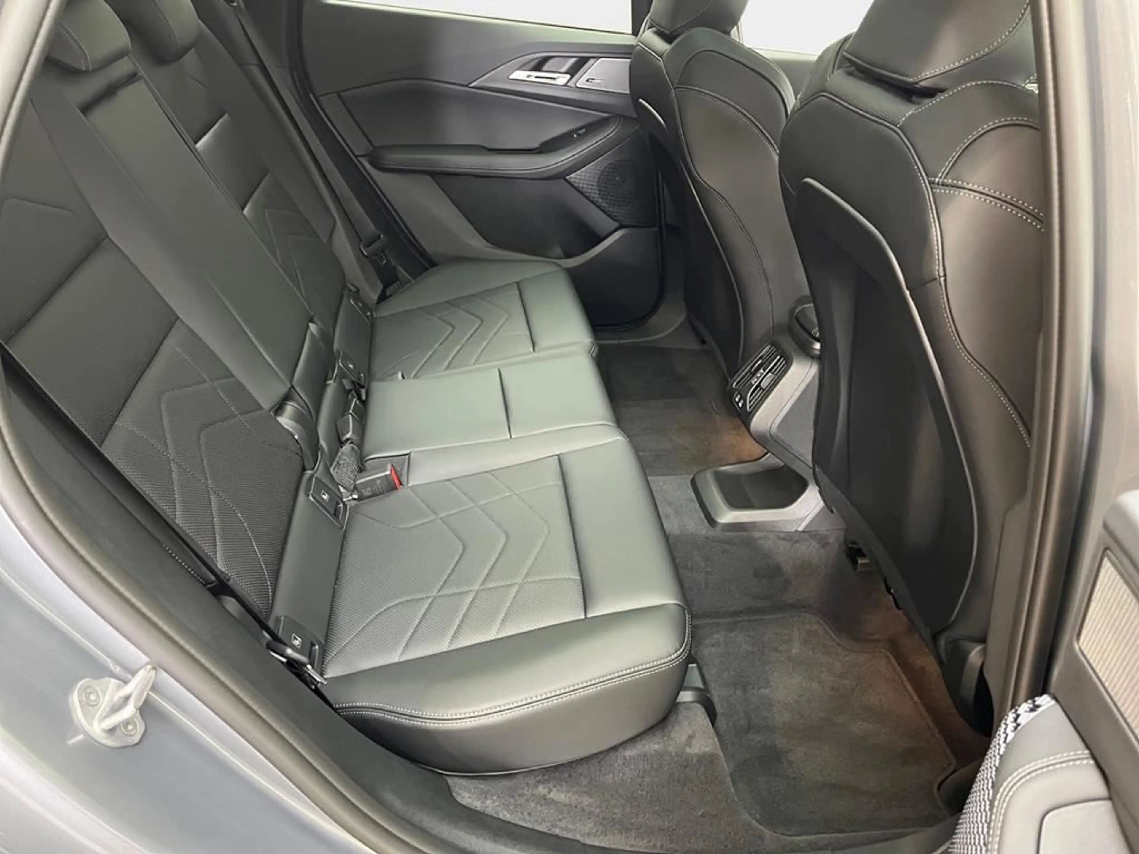 BMW 223 M Sport — photo 15