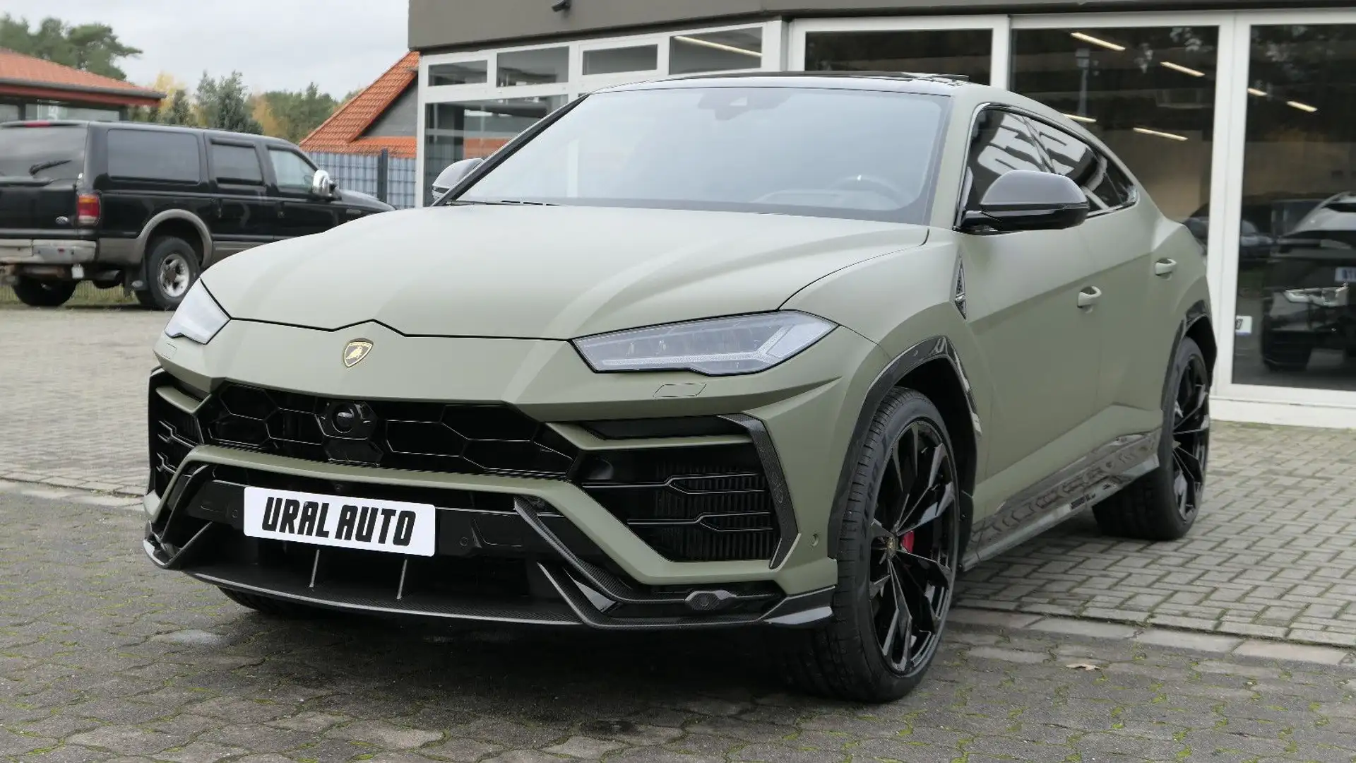 Lamborghini Urus Voll-Carbon Ext./CCB/23"Alu/B&O/Anima/Pano Zelená - 1