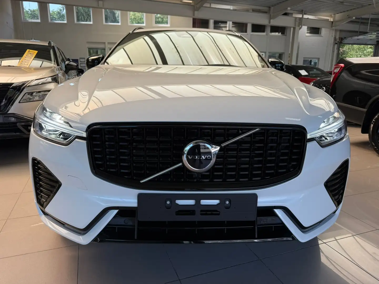 Volvo XC60 2.0D B4 MHEV R-DESIGN + GOOGLE SYSTEM - NW MODEL Wit - 2