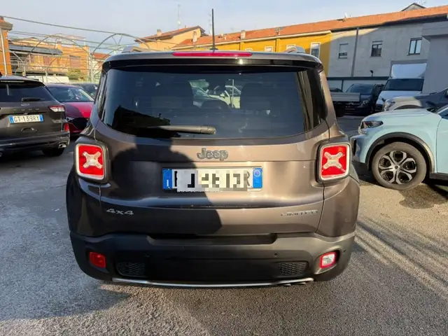 Jeep Renegade view 4