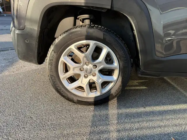Jeep Renegade view 11