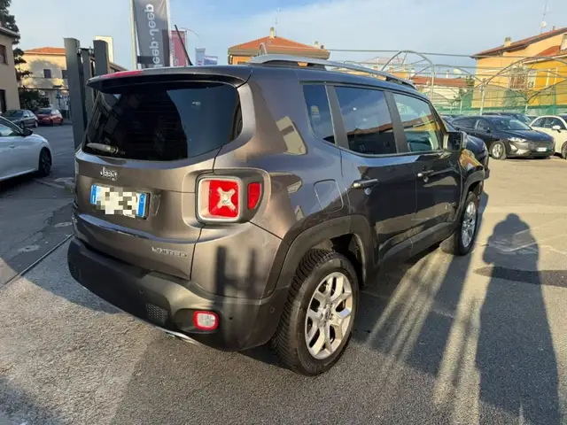 Jeep Renegade view 5