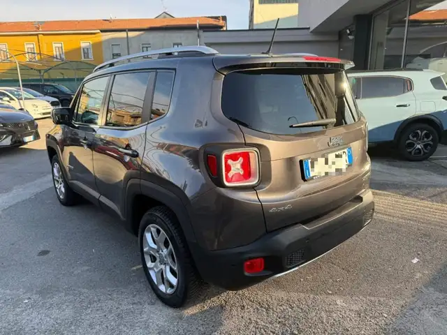 Jeep Renegade view 3