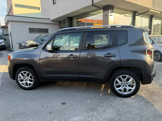 Jeep Renegade view 2