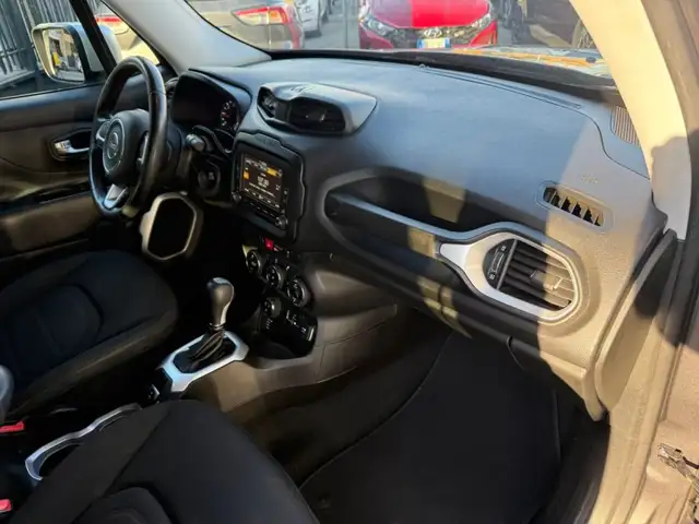 Jeep Renegade view 13