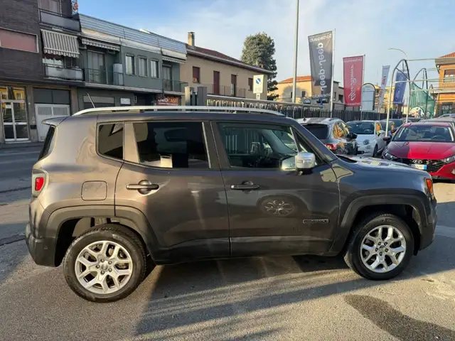 Jeep Renegade view 6