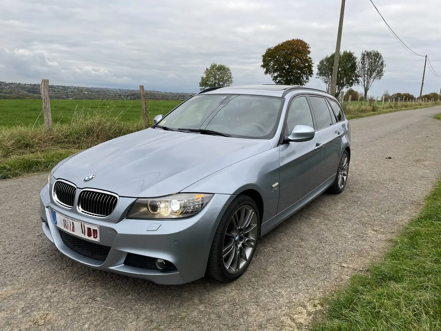 BMW 320 Touring 320d Pack M sport plus Edition Bleu - 1