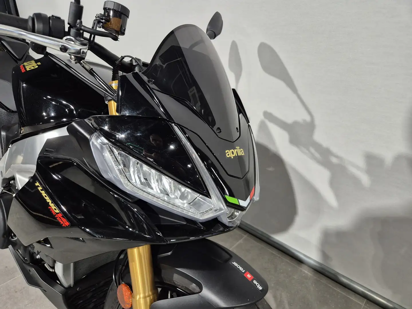 Aprilia Tuono V4 FACTORY Black - 2