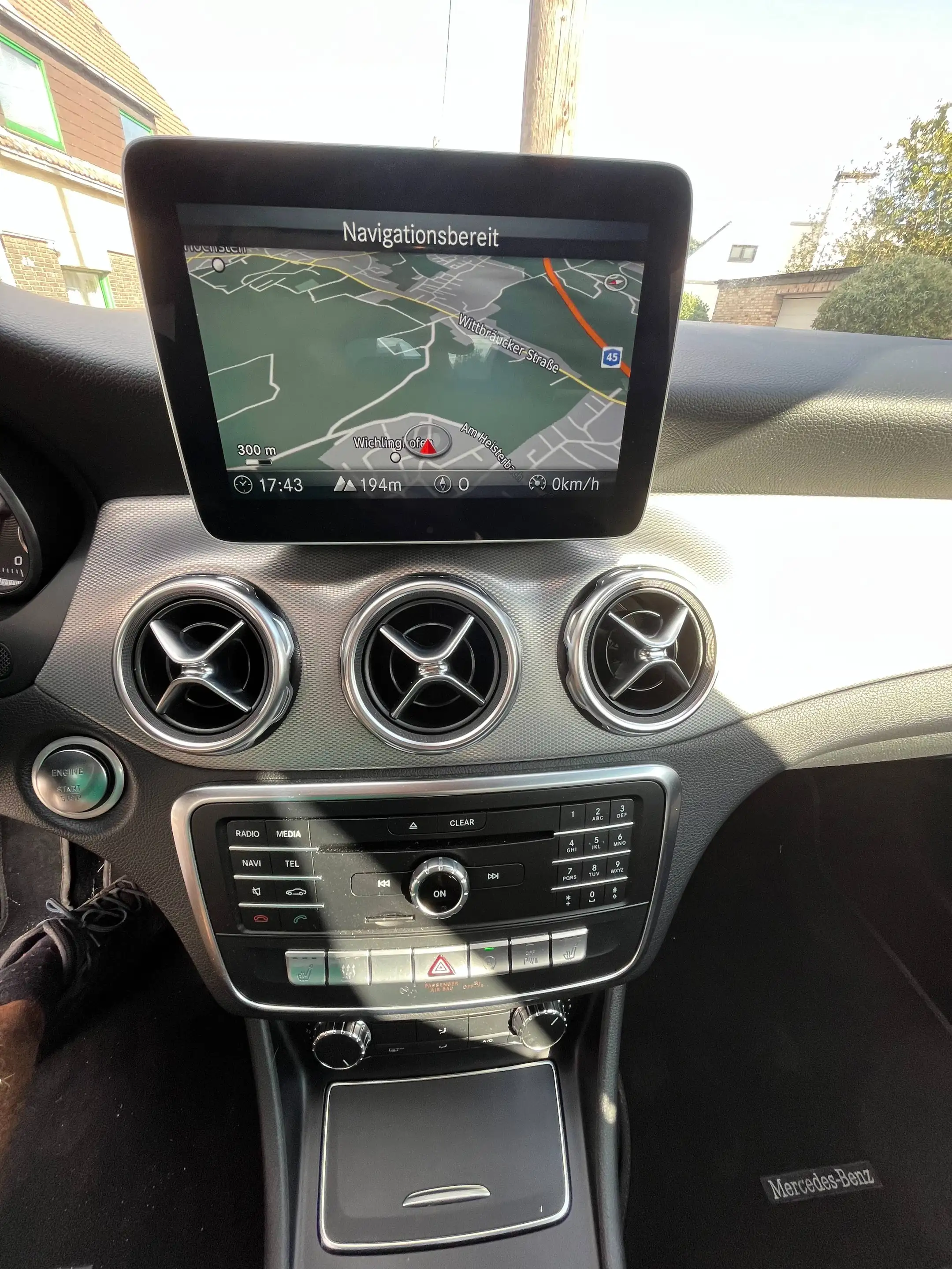 Mercedes-Benz GLA 180 Urban*2.Hd,Standh.,Kam,Navi,App,19 Zoll,AHK,LED,teil.Leder,Scheckheft,TOP — photo 13