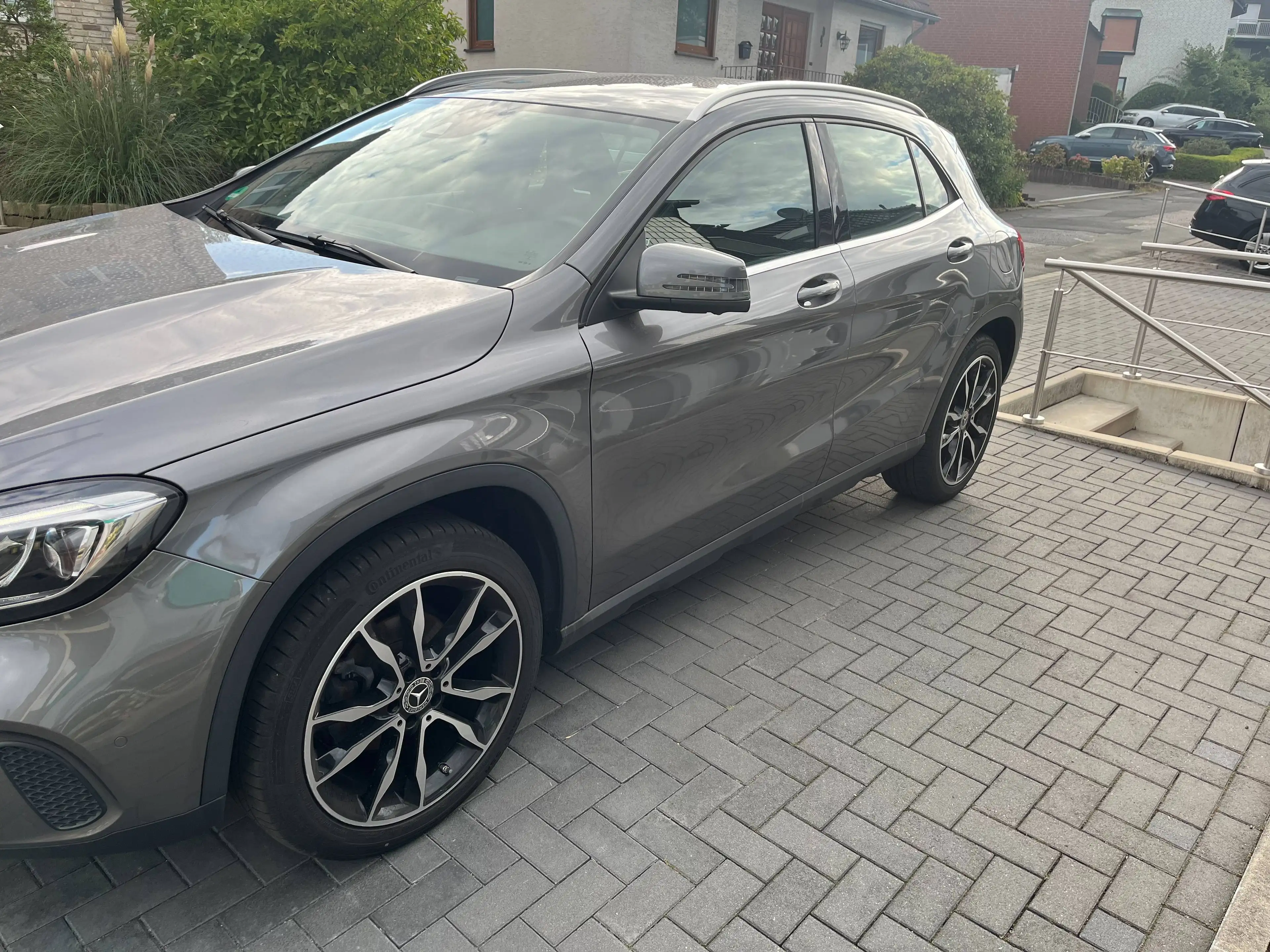 Mercedes-Benz GLA 180 Urban*2.Hd,Standh.,Kam,Navi,App,19 Zoll,AHK,LED,teil.Leder,Scheckheft,TOP — photo 6