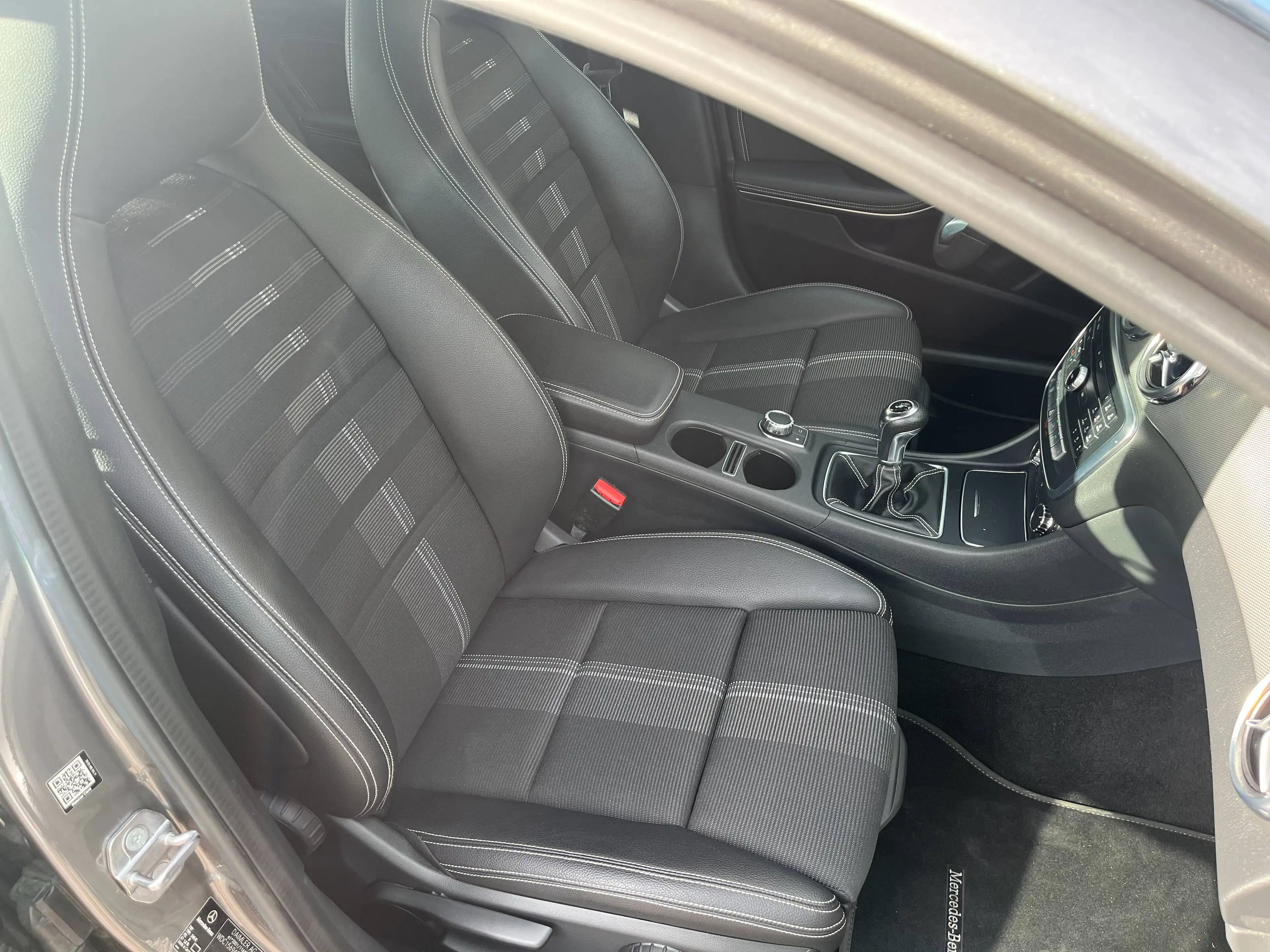 Mercedes-Benz GLA 180 Urban*2.Hd,Standh.,Kam,Navi,App,19 Zoll,AHK,LED,teil.Leder,Scheckheft,TOP — photo 9
