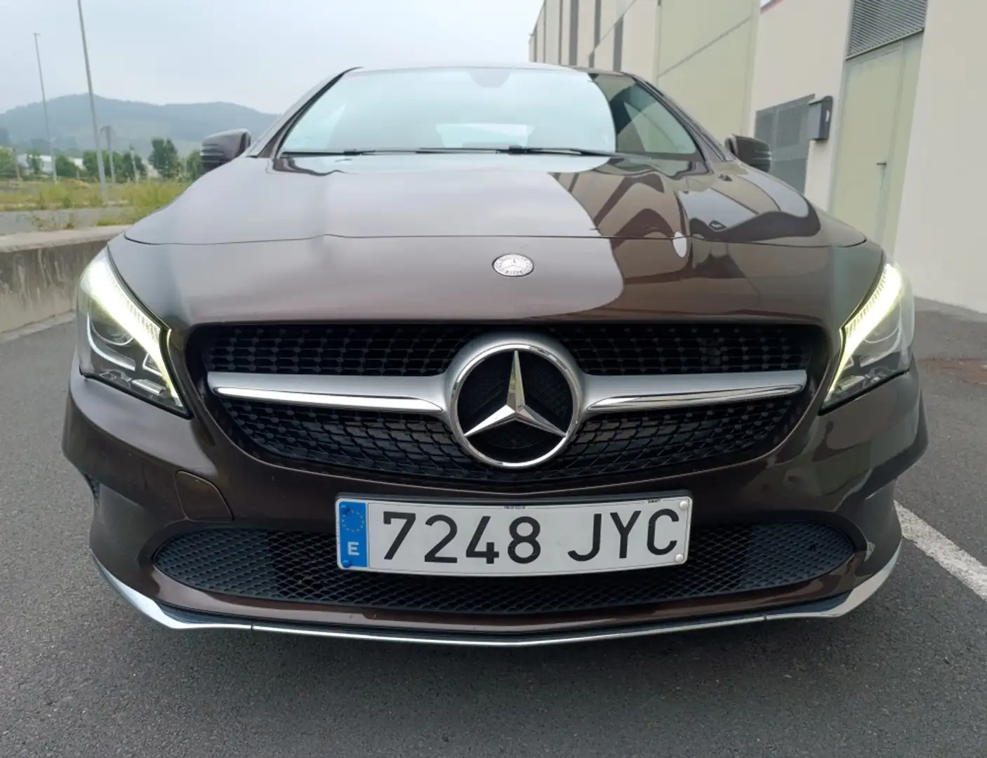 Mercedes-Benz CLA 200 200d Urban Marrón - 2