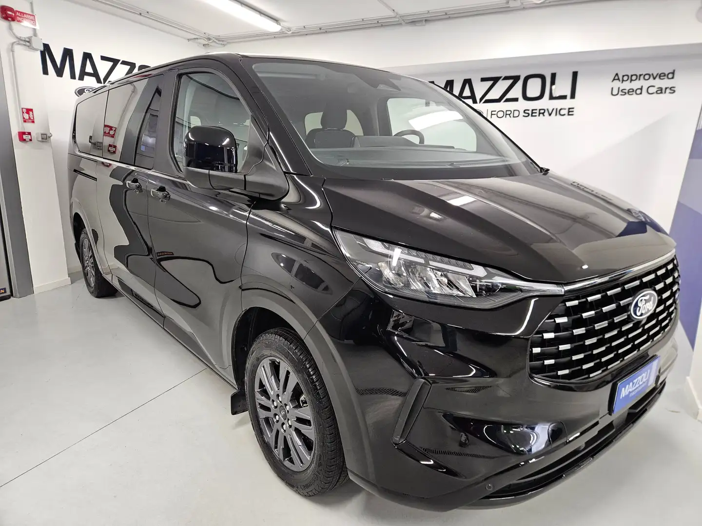 Ford Tourneo Custom 320 2.0EcoBlue 136CV Titanium L2 8Posti Automatico Nero - 1
