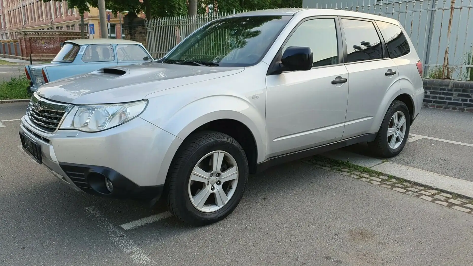 Subaru Forester Active*4x4*Euro 5*6 Gang* Argent - 1
