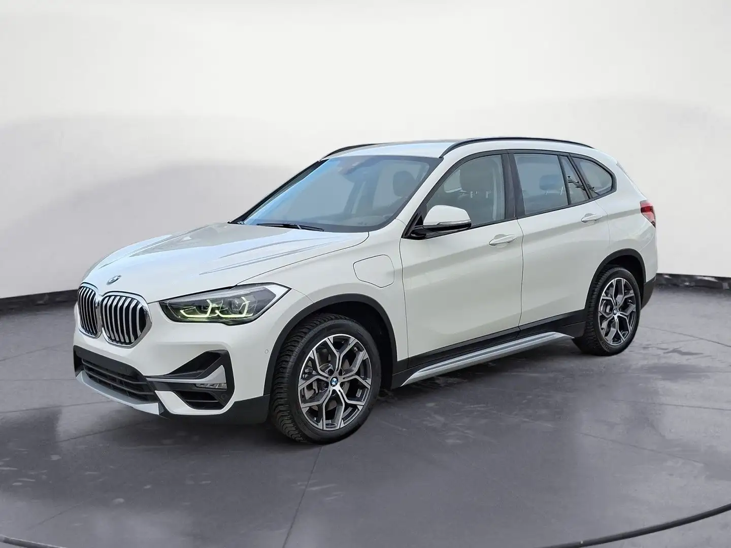 BMW X1 xDrive25e xLine Steptronic Bluetooth PDC Klim Weiß - 2