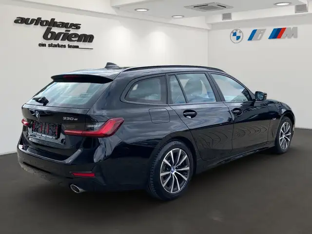 BMW 3 Series view 3