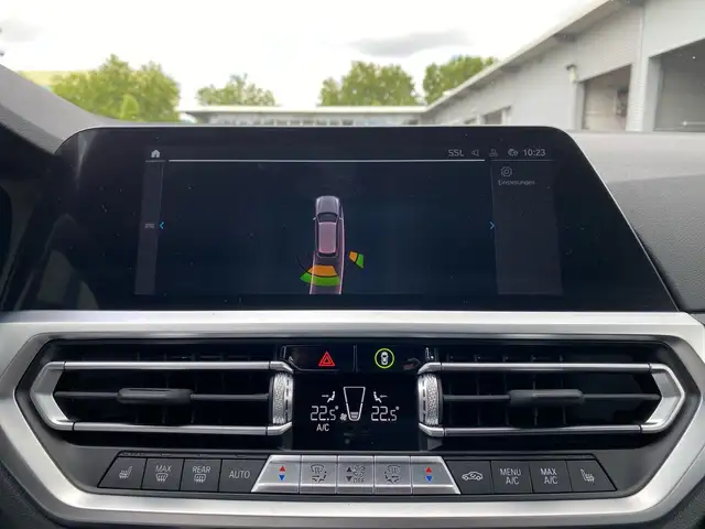 BMW 3 Series view 14