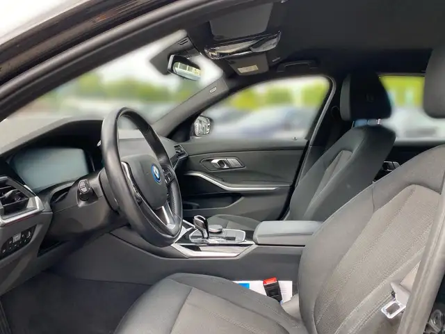 BMW 3 Series view 7
