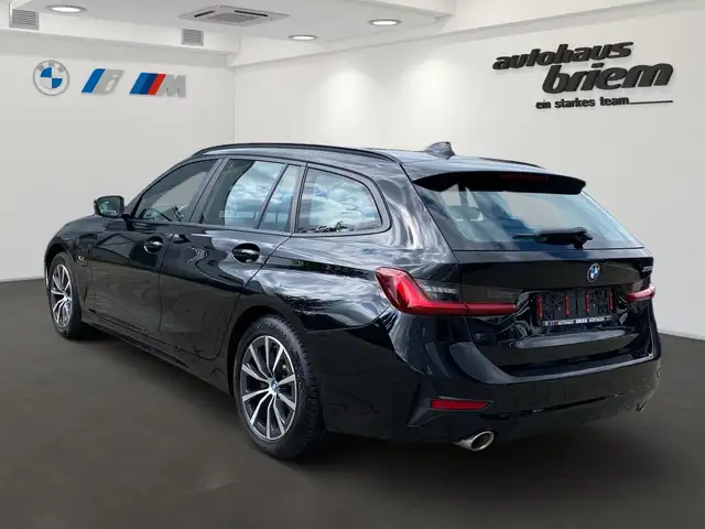 BMW 3 Series view 4