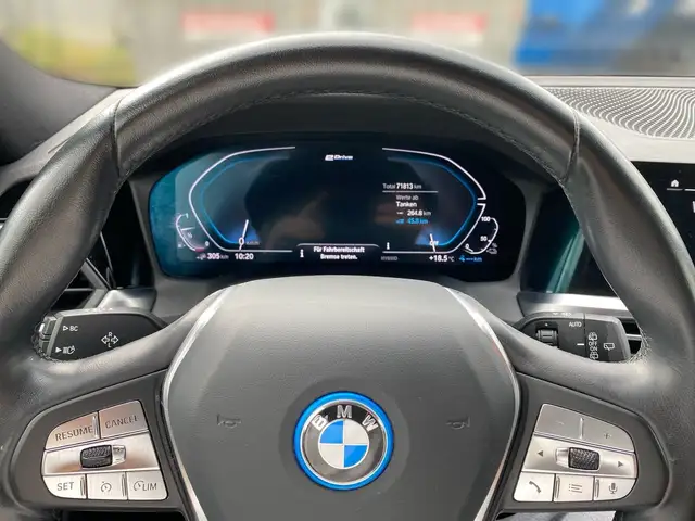 BMW 3 Series view 8