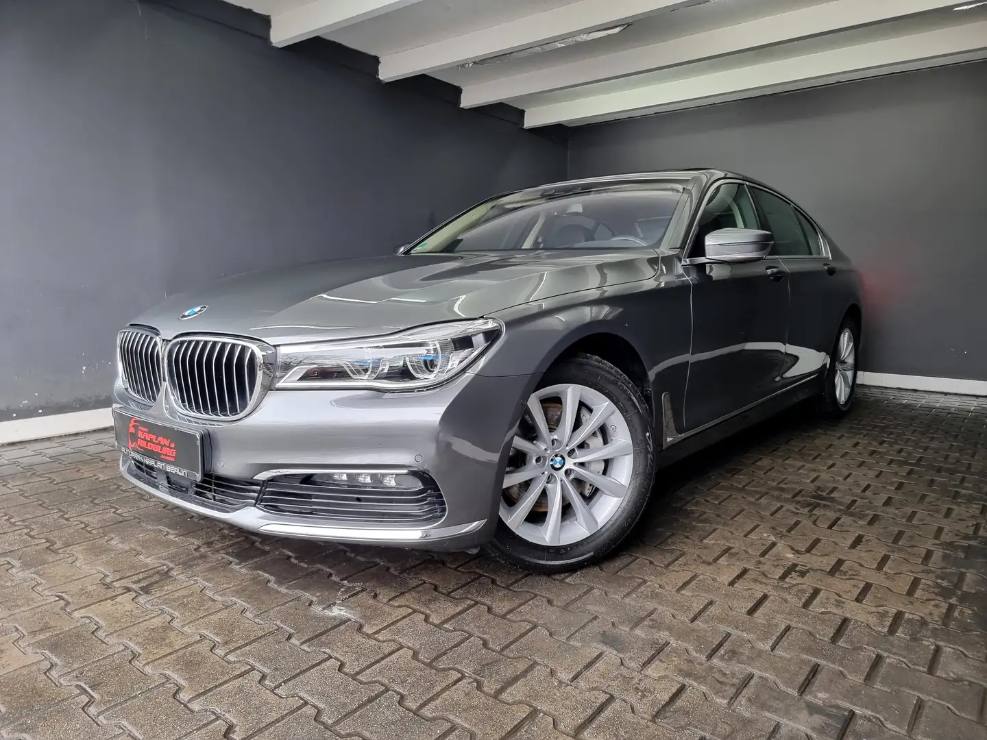 BMW 730 d xDrive, HUD, e.DACH, ACC, R-KAMERA, STANDHZG Grau - 1