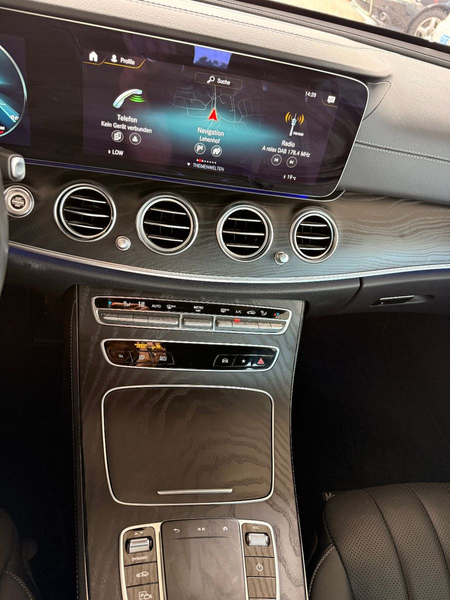 Mercedes-Benz E 400 D Limousine 4M Exclusive I Massage I PANO — photo 11