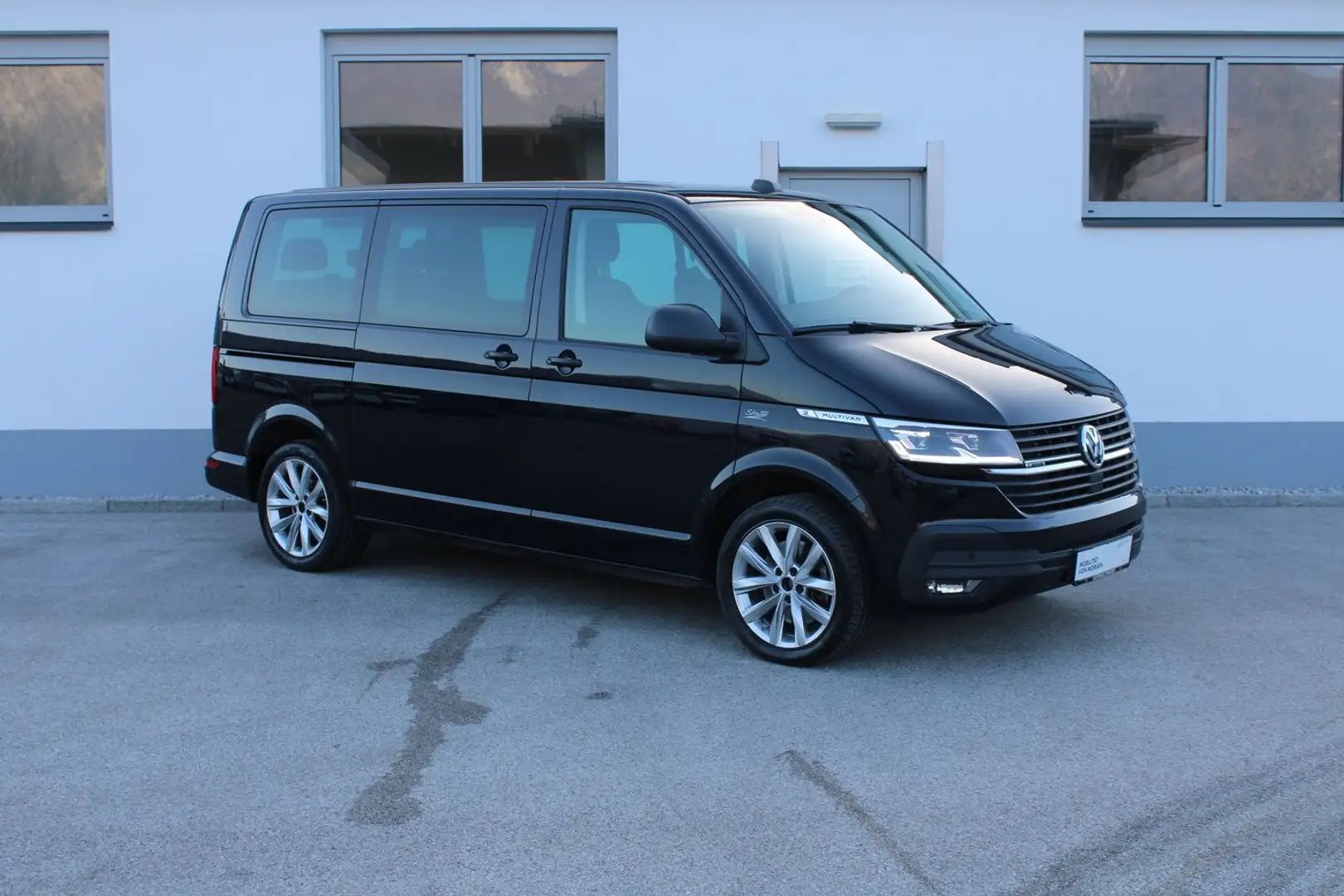 Volkswagen T6.1 Multivan VW T6.1 Multivan Trendline TDI 4MOTION Negru - 1