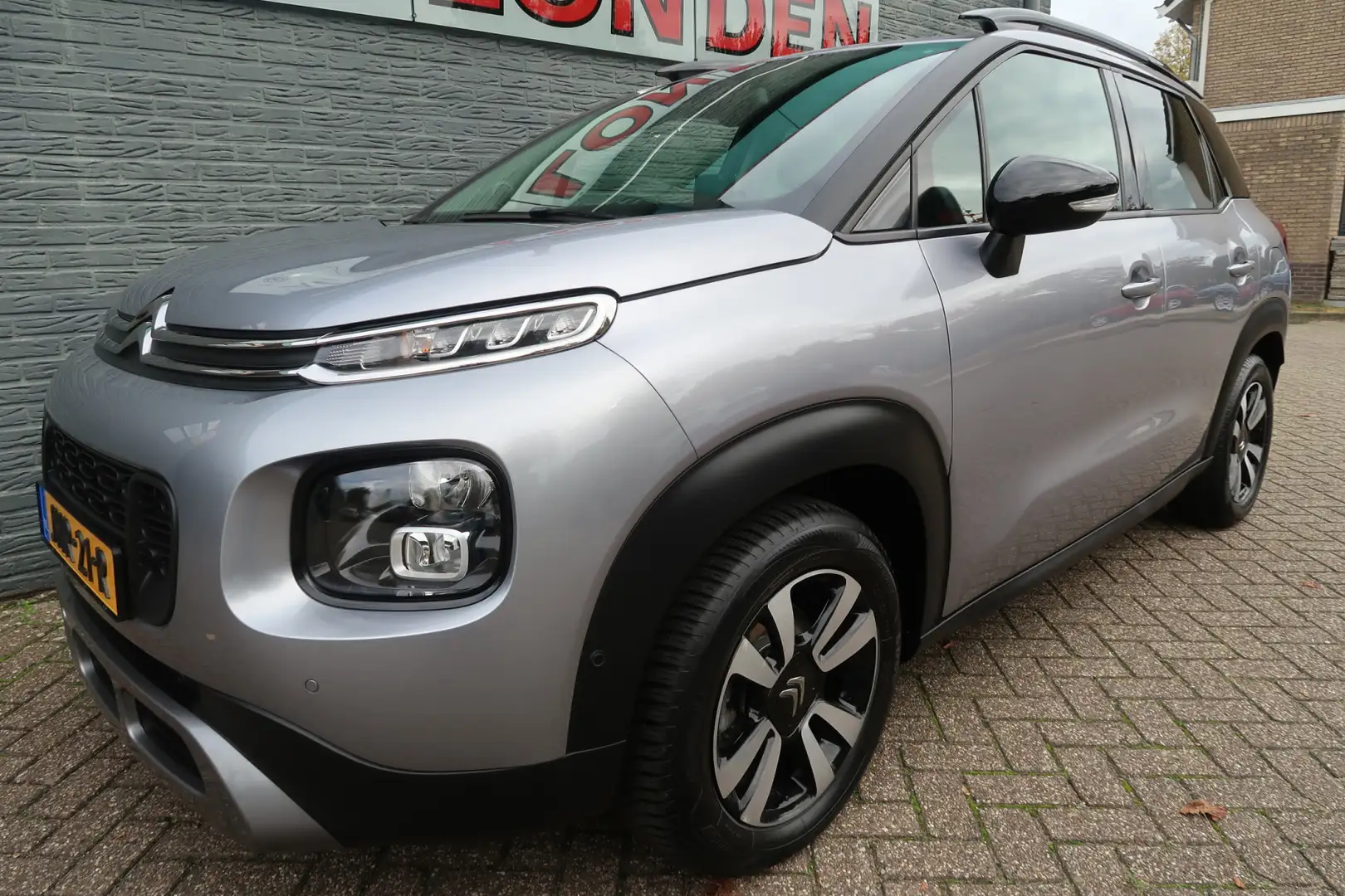Citroen C3 Aircross 1.2 PureTech S&S Shine Nieuwe auto Grijs - 1