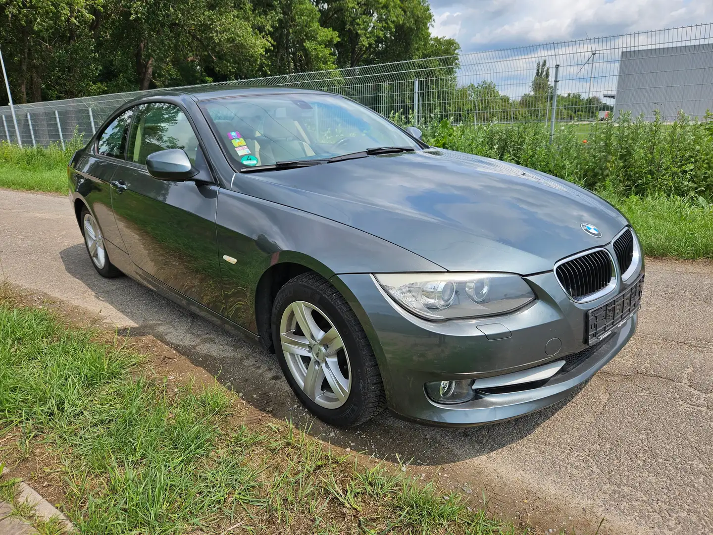 BMW 320 320i Coupe,tüv bis 11-2025,Leder,Xenon Green - 1
