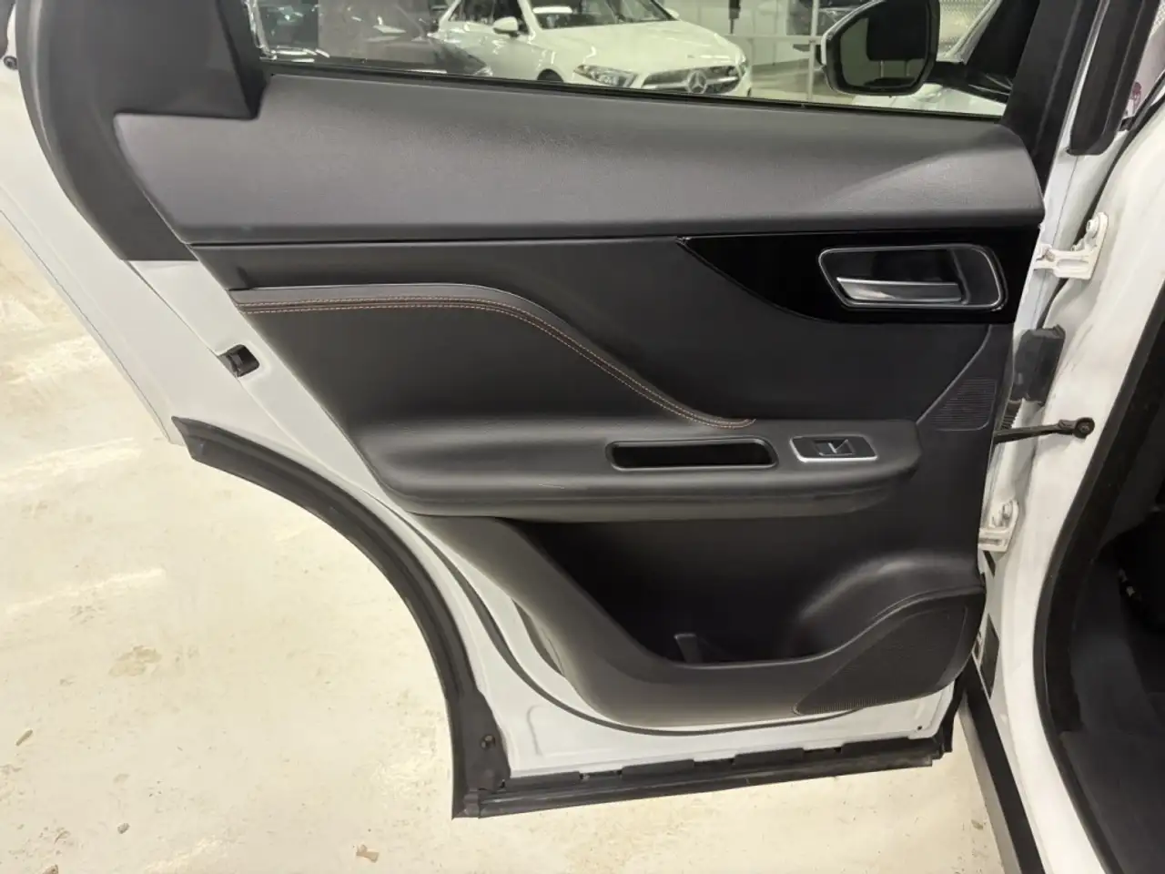 Jaguar F-Pace снимка Jaguar F-Pace