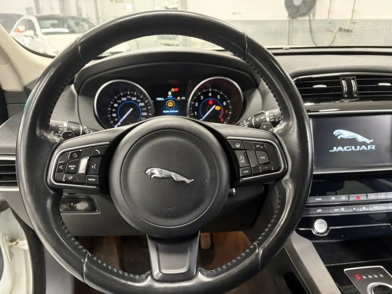 Jaguar F-Pace снимка Jaguar F-Pace