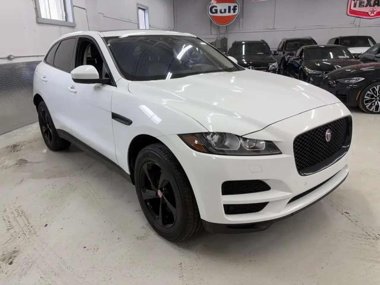 Jaguar F-Pace снимка Jaguar F-Pace