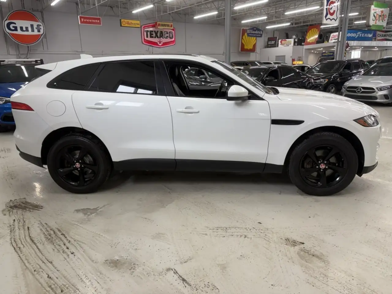 Jaguar F-Pace снимка Jaguar F-Pace
