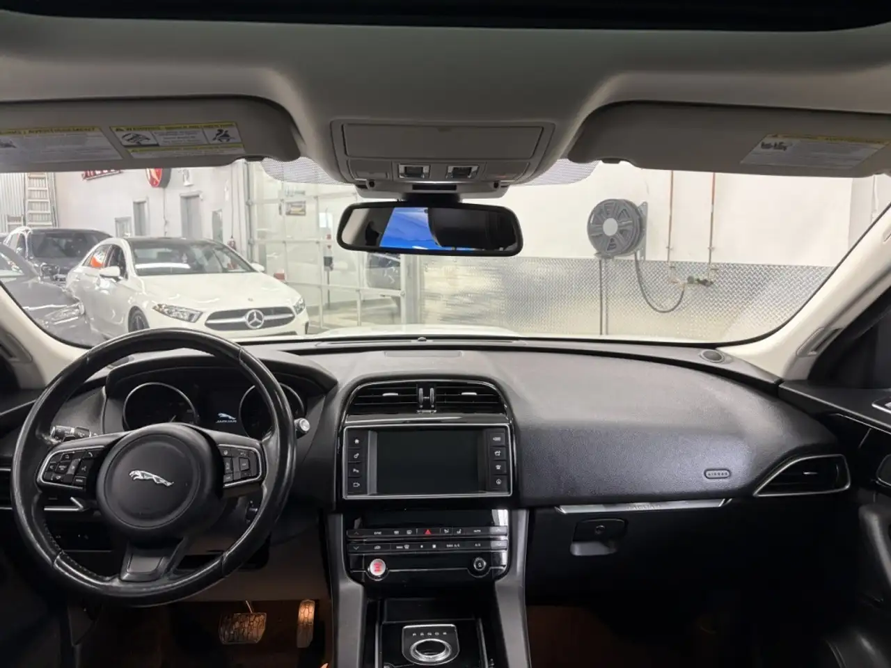 Jaguar F-Pace снимка Jaguar F-Pace