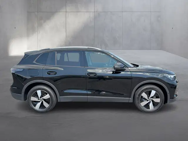 Volkswagen Tiguan view 6
