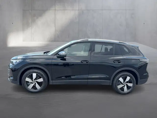 Volkswagen Tiguan view 2