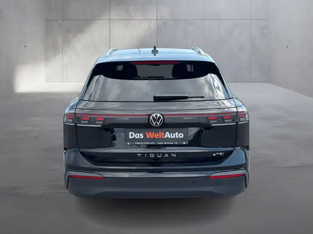Volkswagen Tiguan view 4